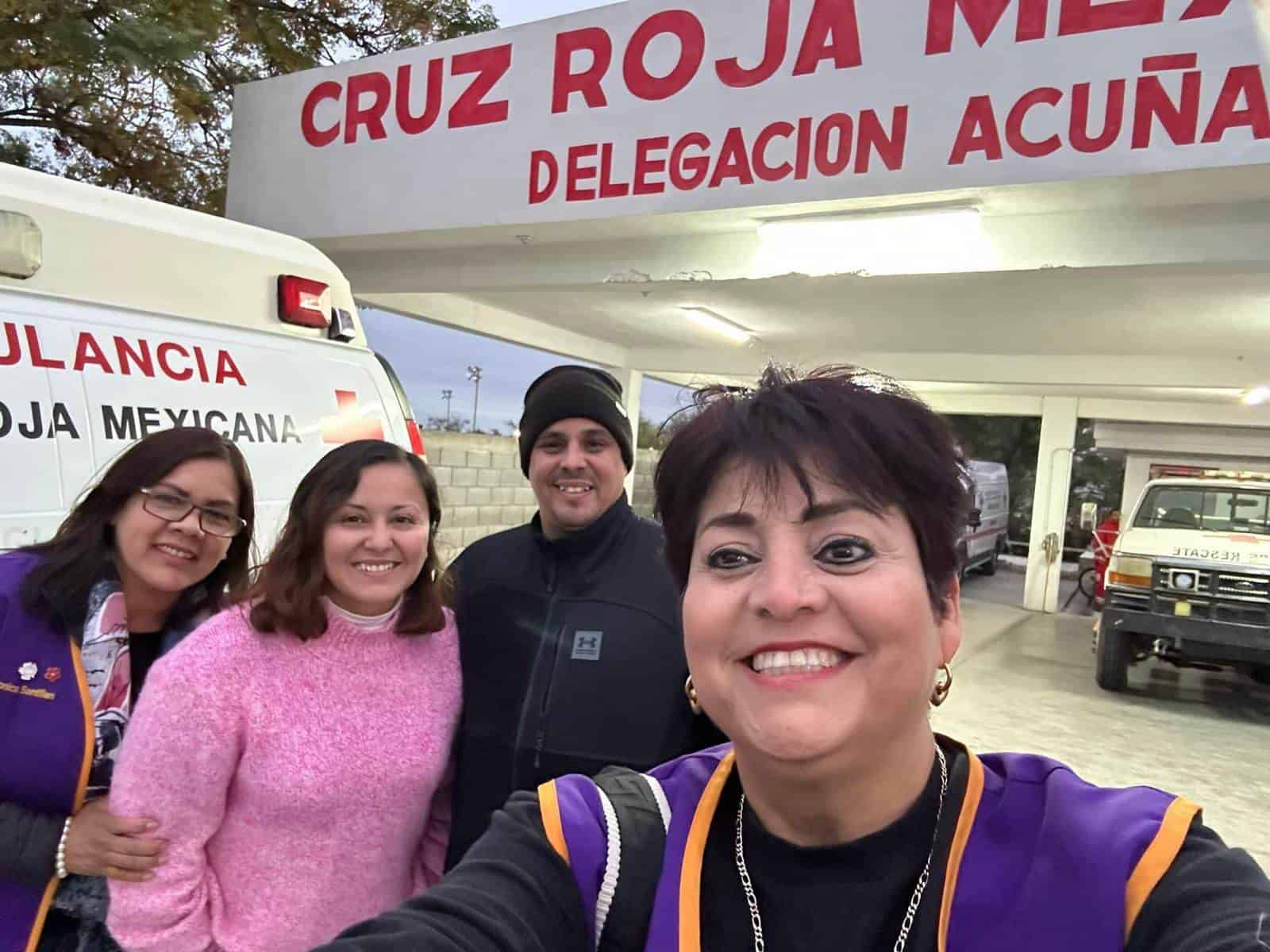 Cruz Roja recibe donativos de Voluntarios de Corazón AC para enfrentar bajas temperaturas