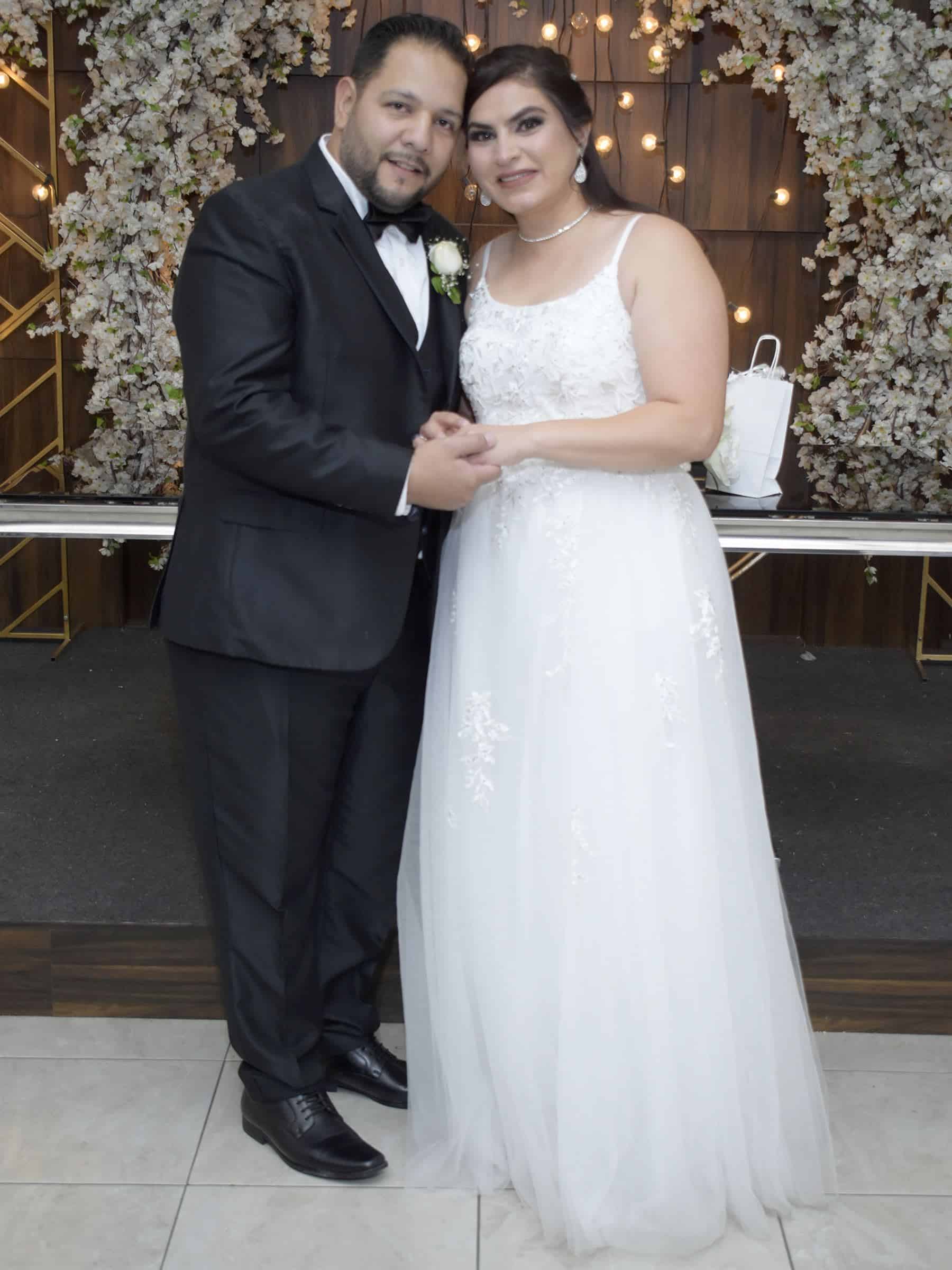 Melissa y Emmanuel, nuevos esposos.