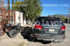 Salen disparados contra camioneta estacionada