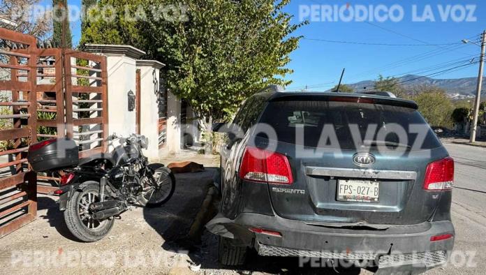 Salen disparados contra camioneta estacionada