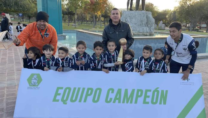 Rayados alzó la copa en Biberón 