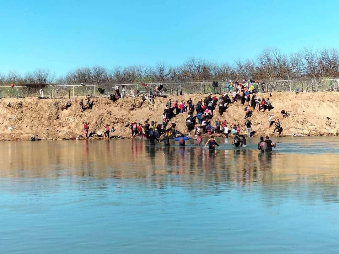 Autoridades Detectan Presencia de Pandillas entre Caravanas Migrantes en la Frontera