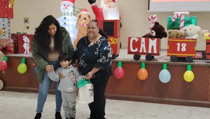 Con Proyecto "Regala una Sonrisa" apadrinan a niños del CAM 18