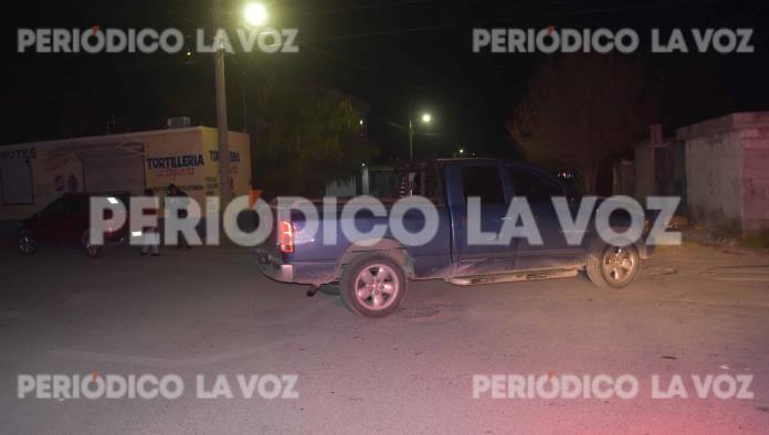 Arremanga auto por no hacer alto