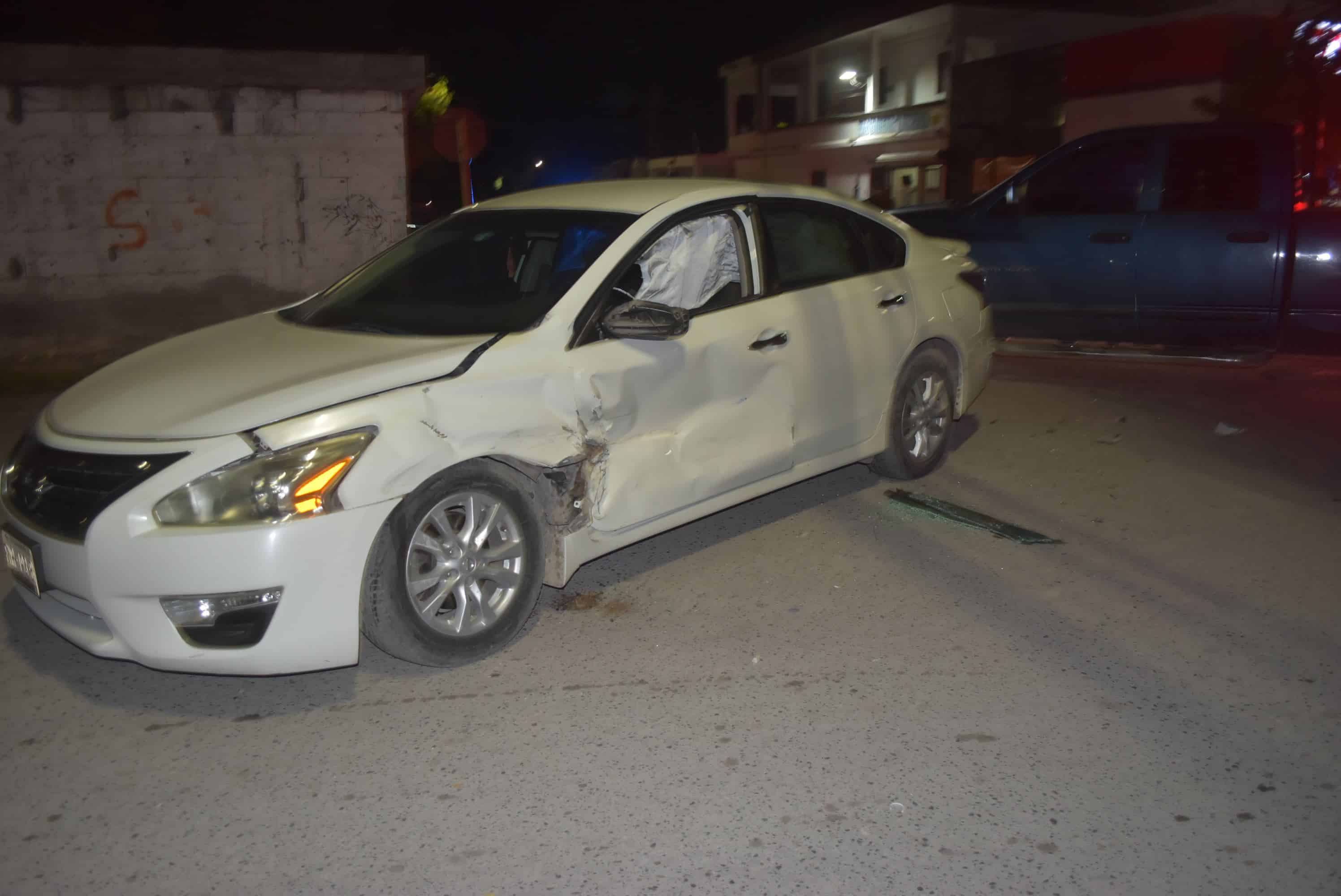 Arremanga auto por no hacer alto