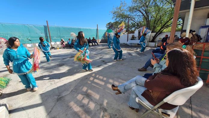 Llegan danzantes a la Virgen de Guadalupe