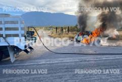 En el Ejido El Oro Fuego consume auto