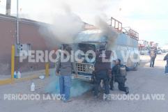 Apagan Estatales incendio de combi