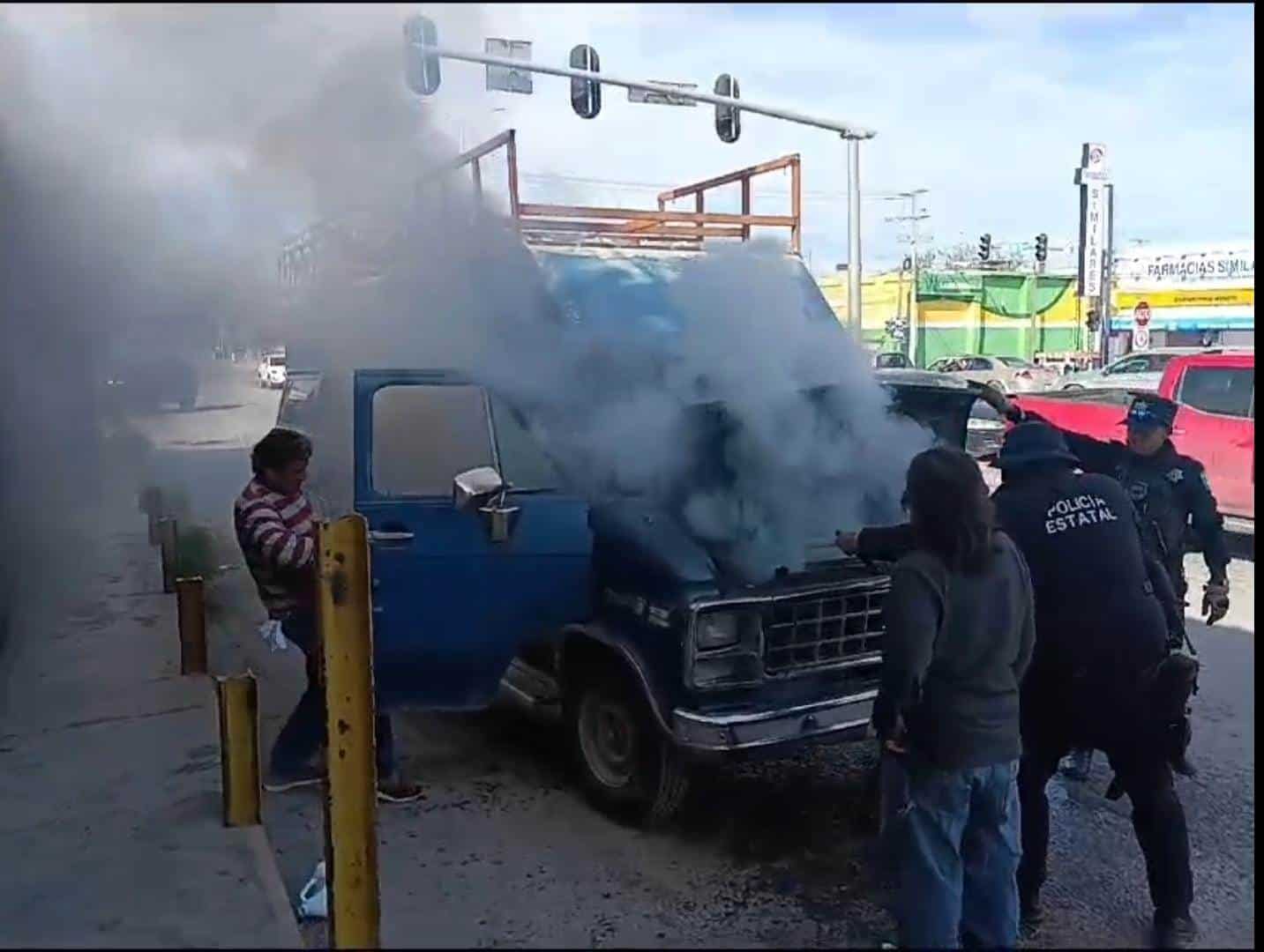 Apagan Estatales incendio de combi