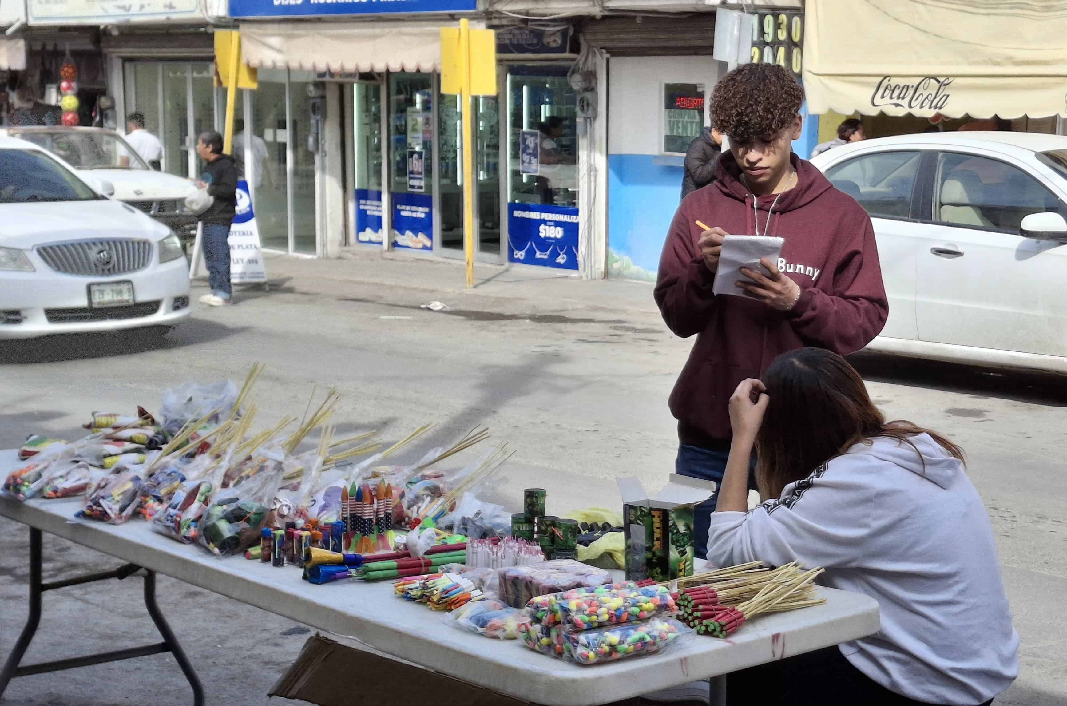 El material explosivo y altamente peligroso se vende en diversos puestos de la Zona Centro.