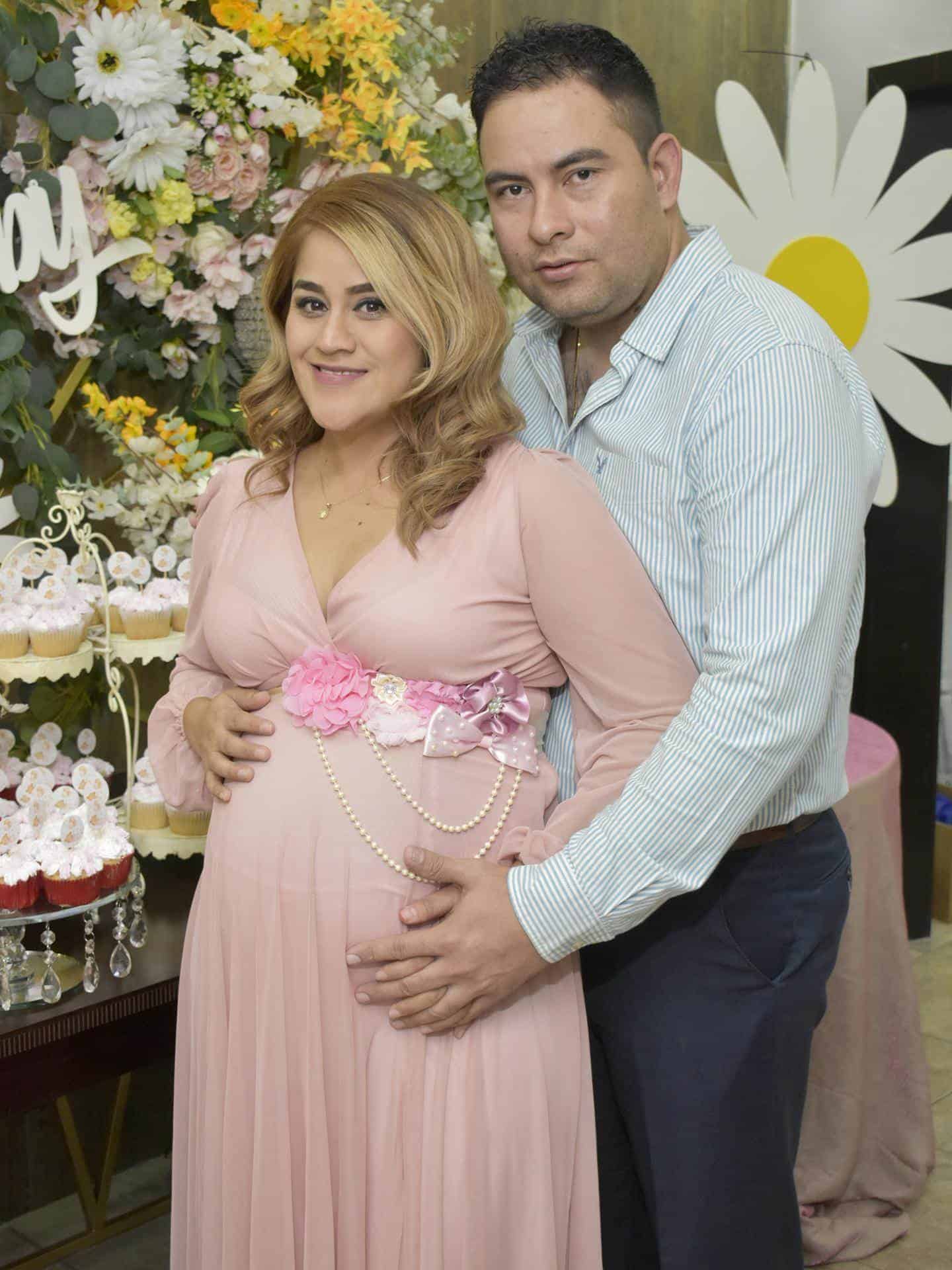Con su esposo Manuel Ocampo.