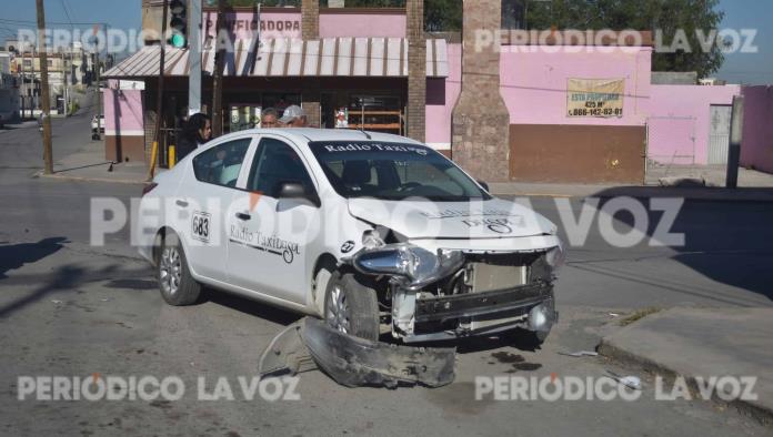 Provoca taxista choque en la ZC