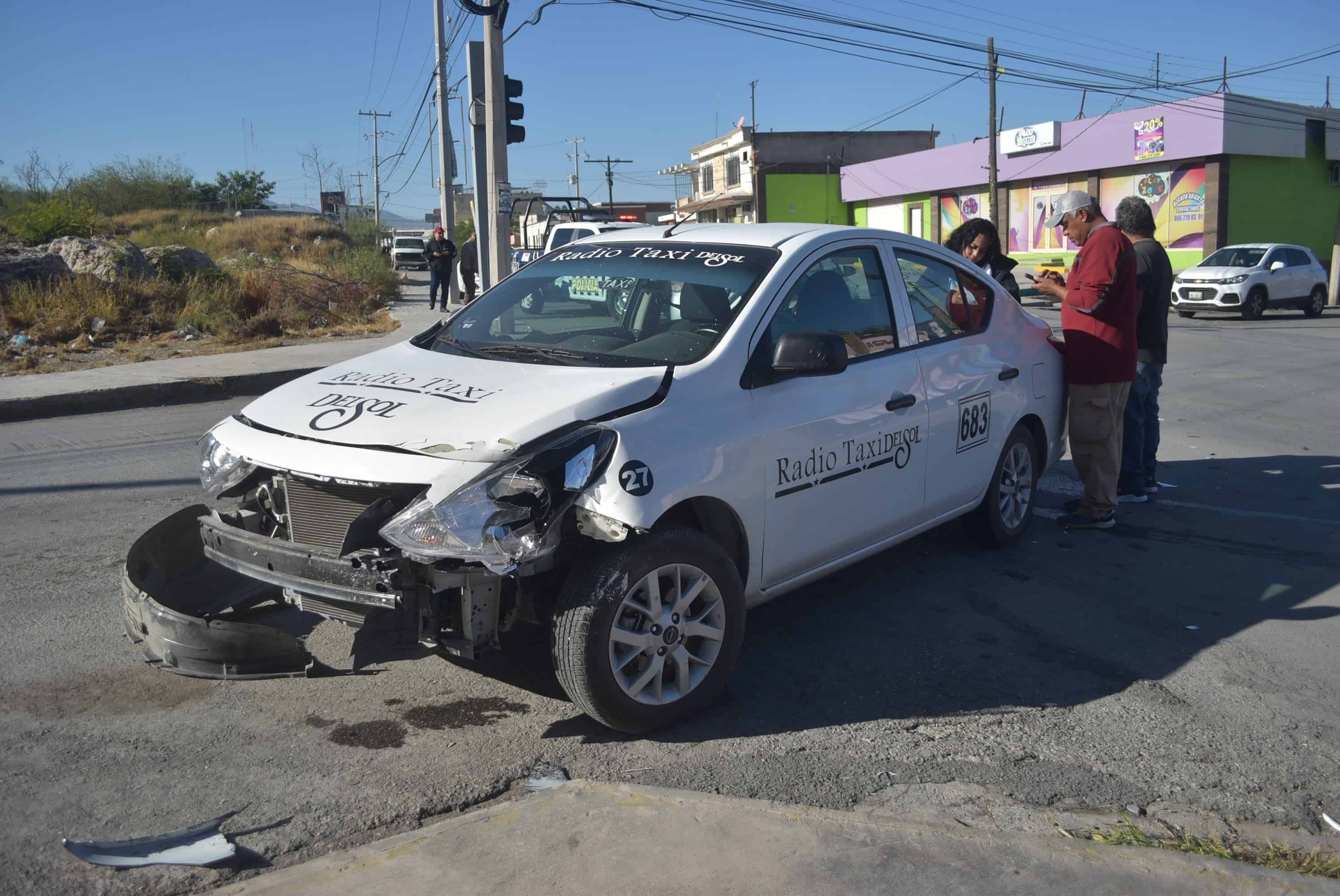 Provoca taxista choque en la ZC