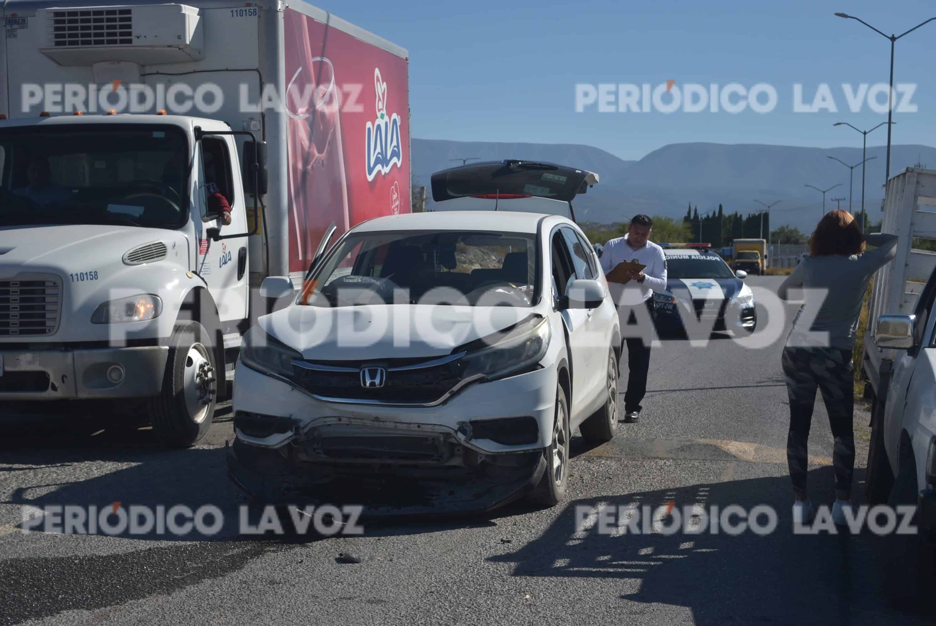 Choca por alcance por no frenar en bordo