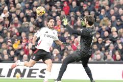 Raúl Jiménez y Fulham desaprovechan; Liverpool los alcanza