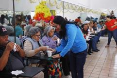 Disfrutan abuelitos posada en la UAdeC