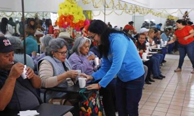 Disfrutan abuelitos posada en la UAdeC