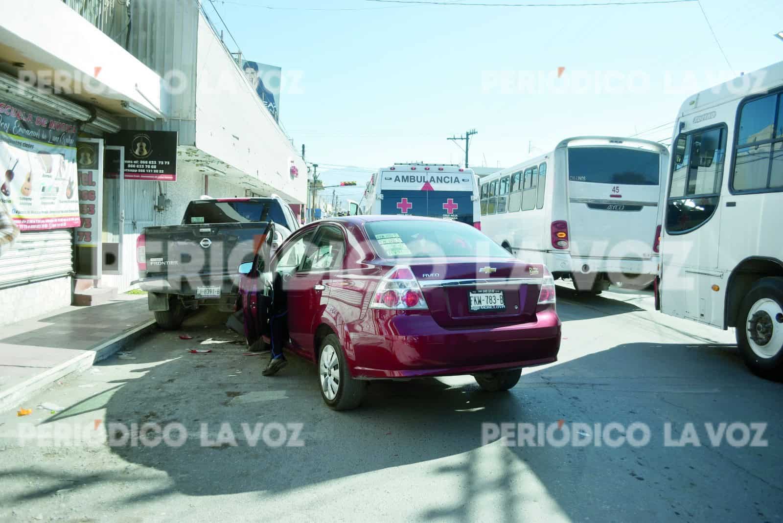 María Luisa chocó contra la Nissan, mientras estaba estacionada sobre la calle De la Fuente.