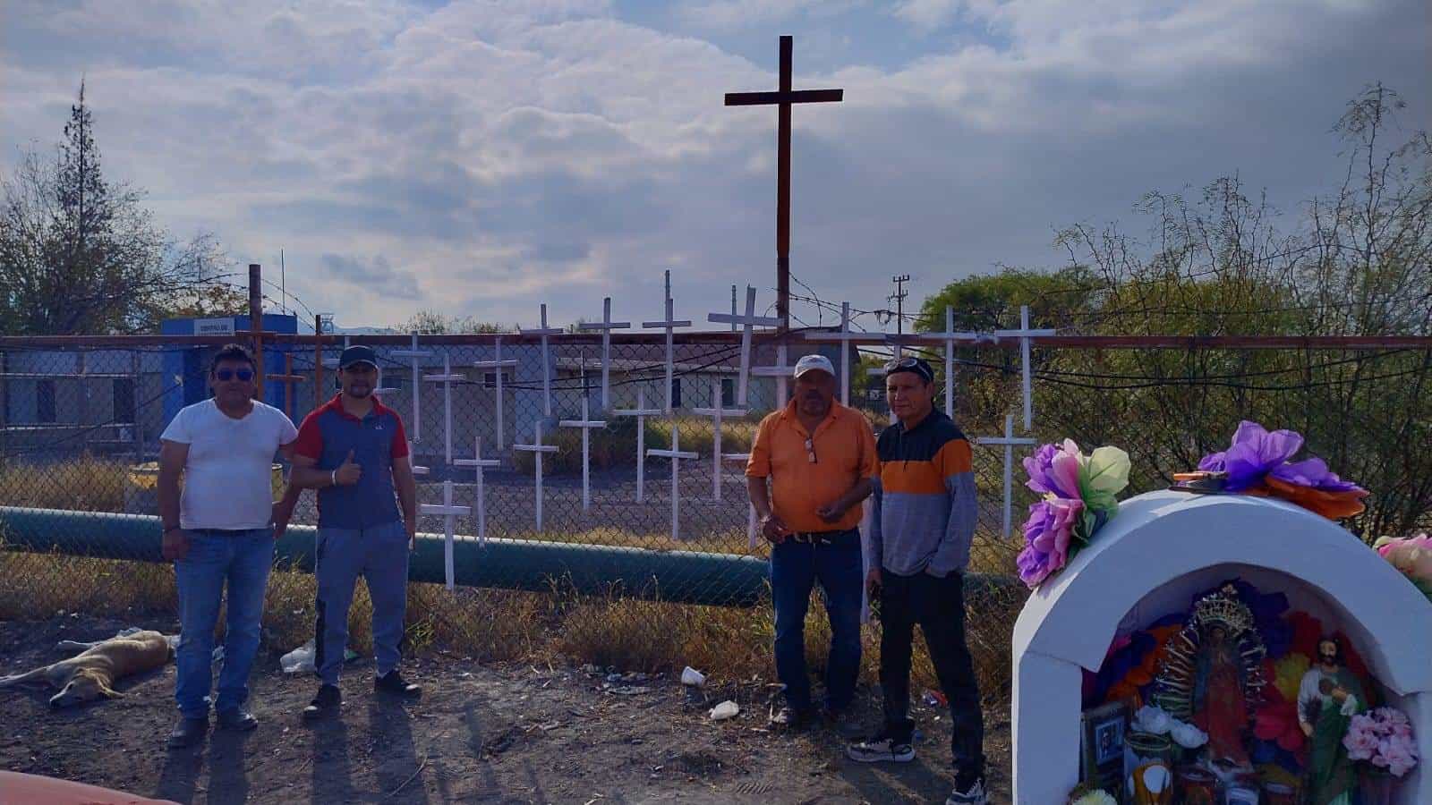 Exobreros de AHMSA honran a compañeros caídos y exigen justicia