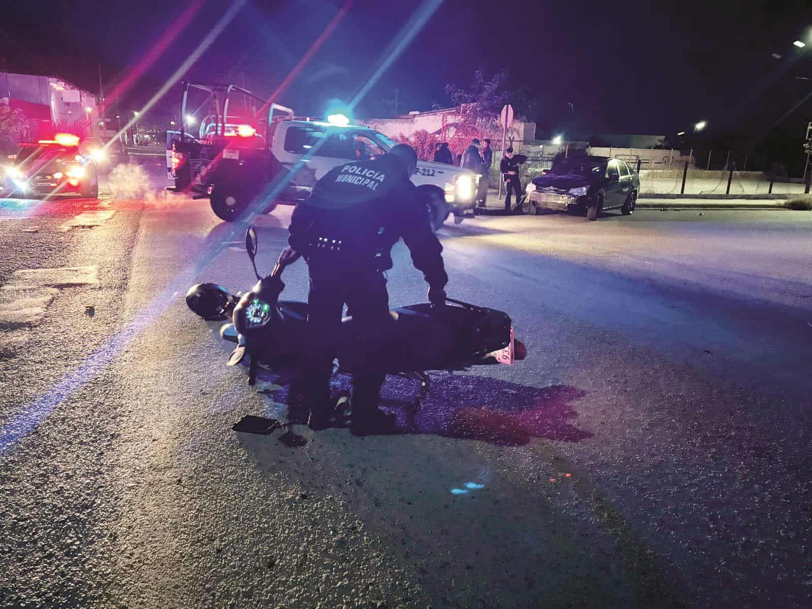 Deja a jovencita tirada en la calle