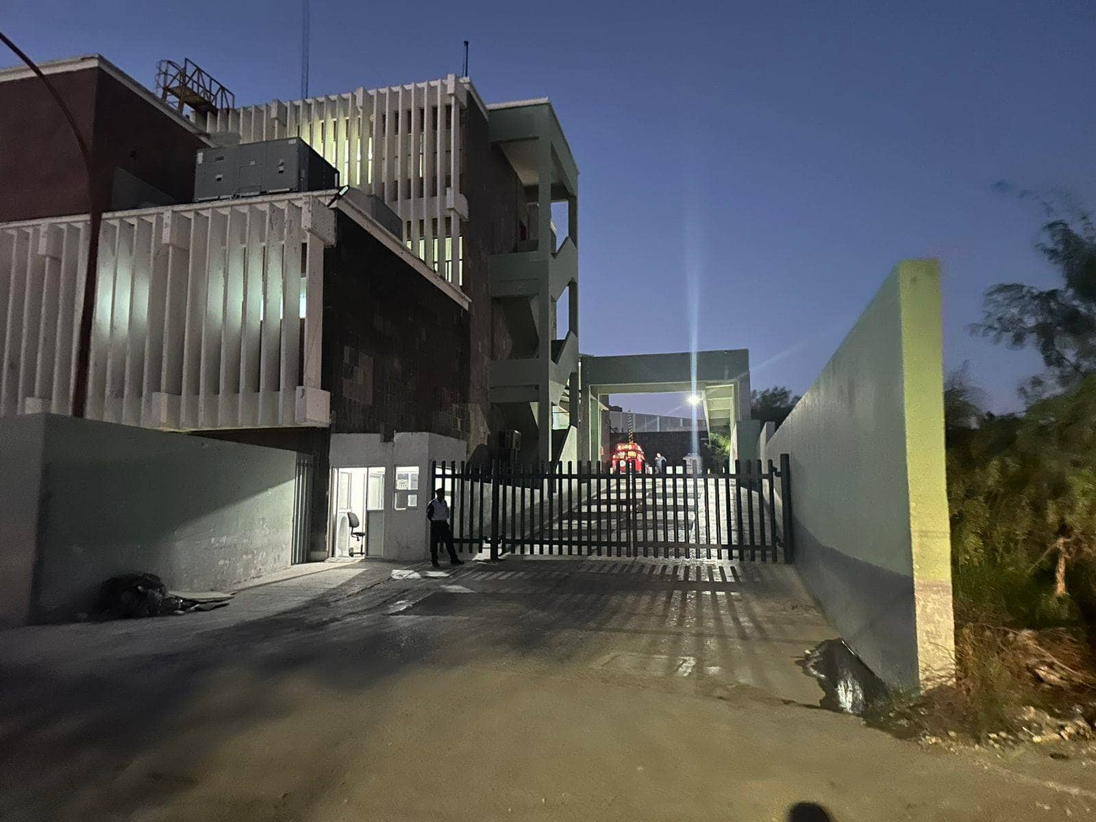 Hospitalizan a niña que ingirió una pila de reloj
