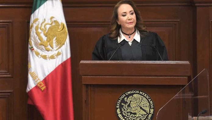 Tribunal ratifica validez del título de Yasmín Esquivel; acusa a la UNAM de vulnerar derec