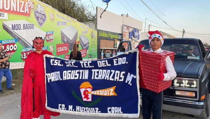 Realizan alumnos desfile navideño