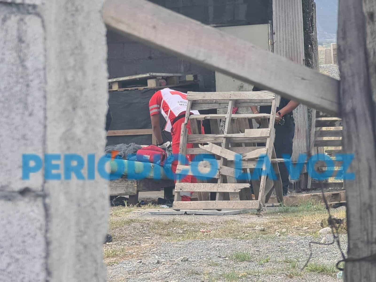 Encuentra muerto a su tío en patio de blockera