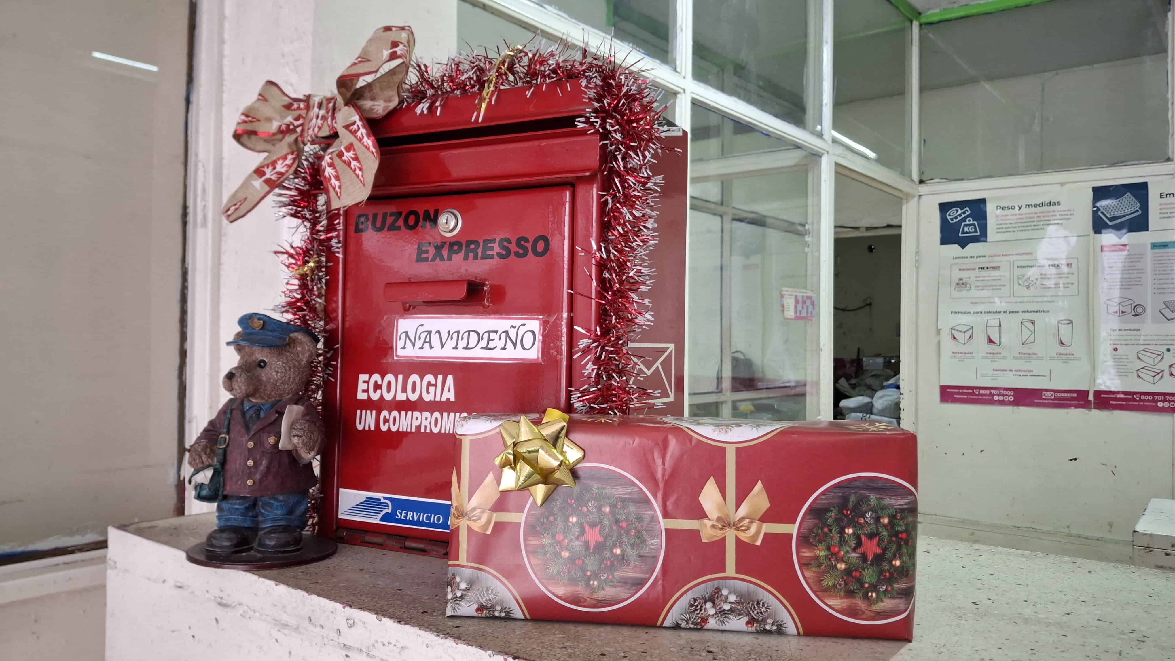 Este lunes se instaló el buzón Navideño en Correos de México. 