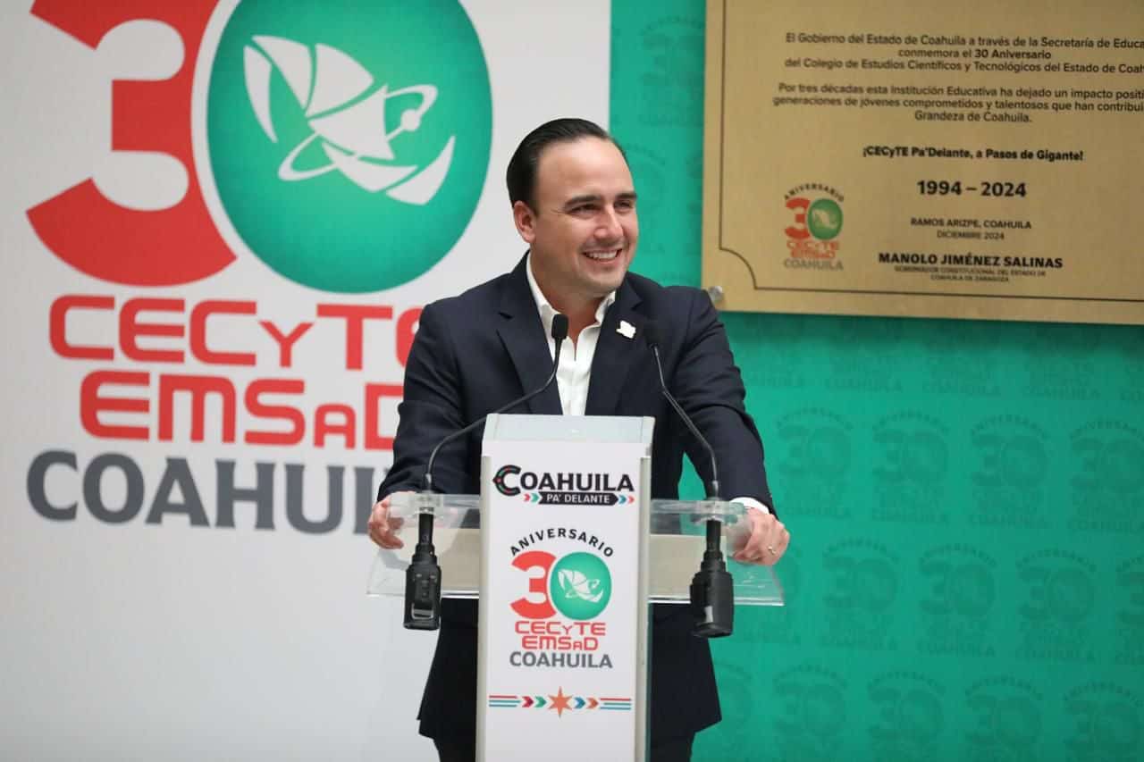 Celebra Manolo 30 años del CECYTE Coahuila