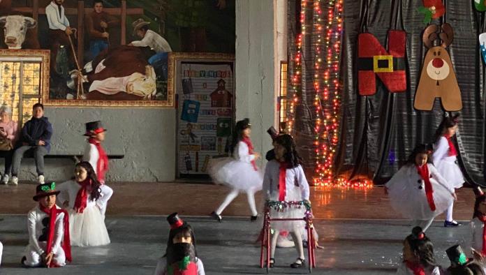 Festividades navideñas cierran el ciclo escolar en Ciudad Acuña