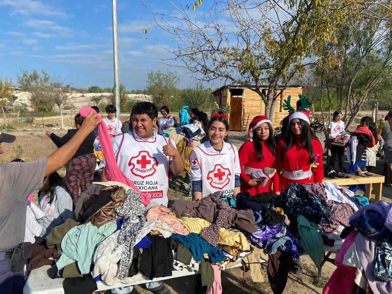 Cruz Roja entrega abrigos y cobijas en Ciudad Acuña ante la llegada del frío