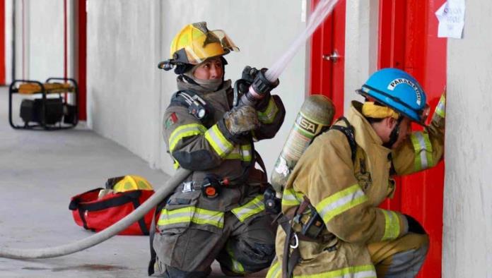 Fortalecen a bomberos de la región