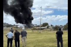 Avión se estrella contra casa en Argentina