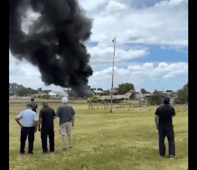 Avión se estrella contra casa en Argentina