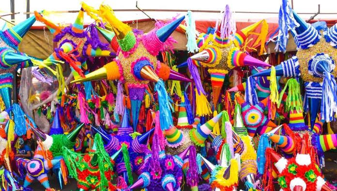 Inician las ventas de piñatas en Ciudad Acuña para las festividades de fin de año