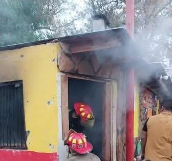 Incendio en el Asadero El Travieso en Zaragoza moviliza a cuerpos de emergencia