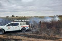 Controlan Incendio de Pastizal a un Costado de la Carretera 57 en Allende