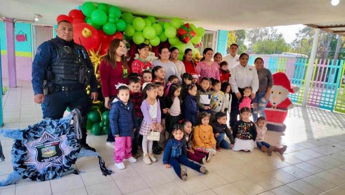 Policías Participan en Posada Navideña Infantil del Jardín de Niños "Nava