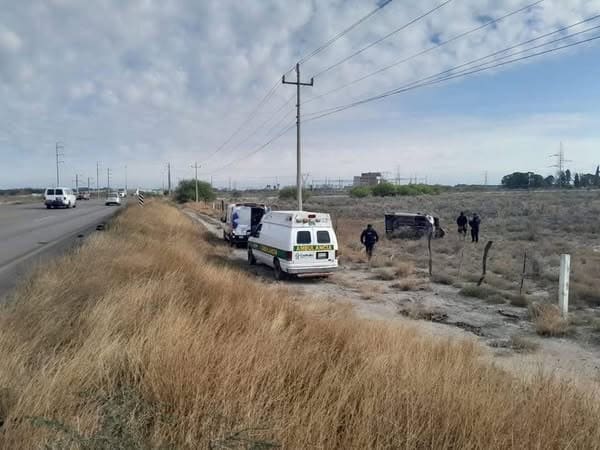 Pareja Lesionada en Volcadura en la Carretera 57