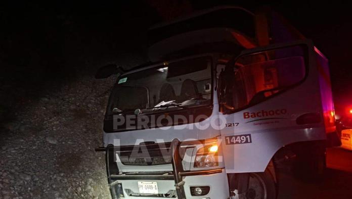 Se impacta en talud de tierra en la autopista Premier