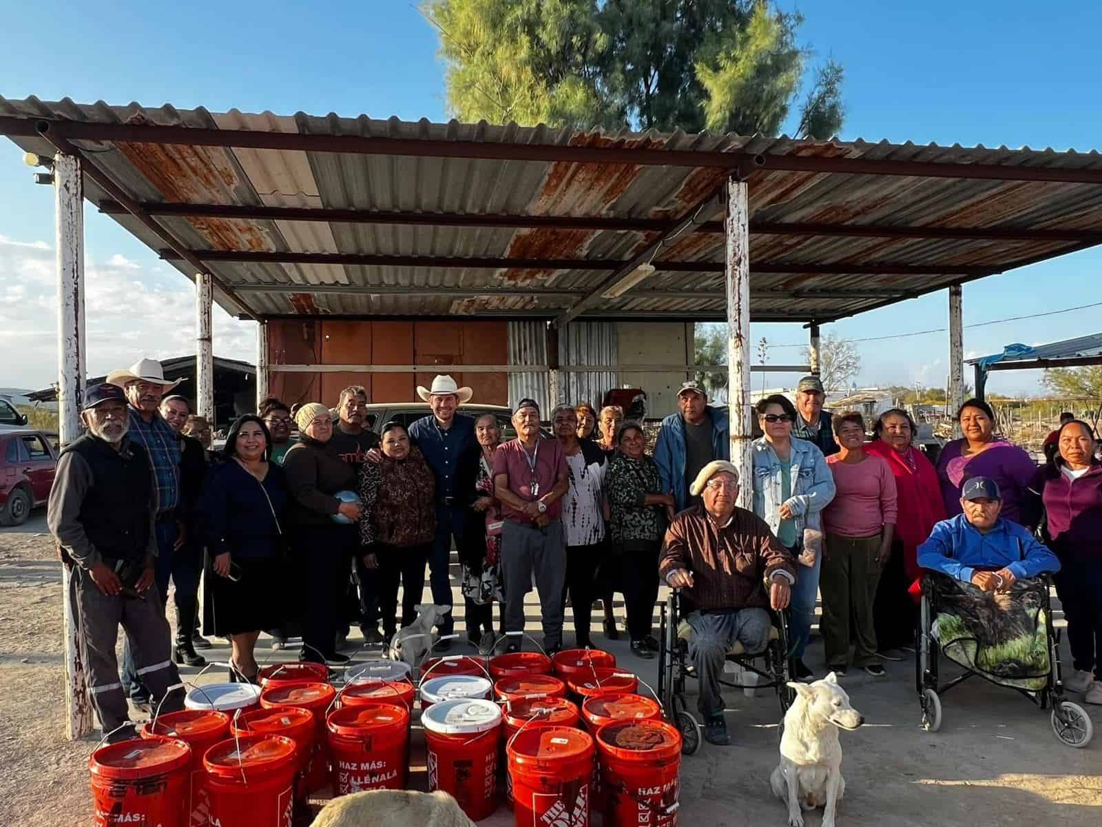 El Presidente Municipal y su cabildo llegaron hasta la comunidad de Santa Gertrudis para convivir con los habitantes.