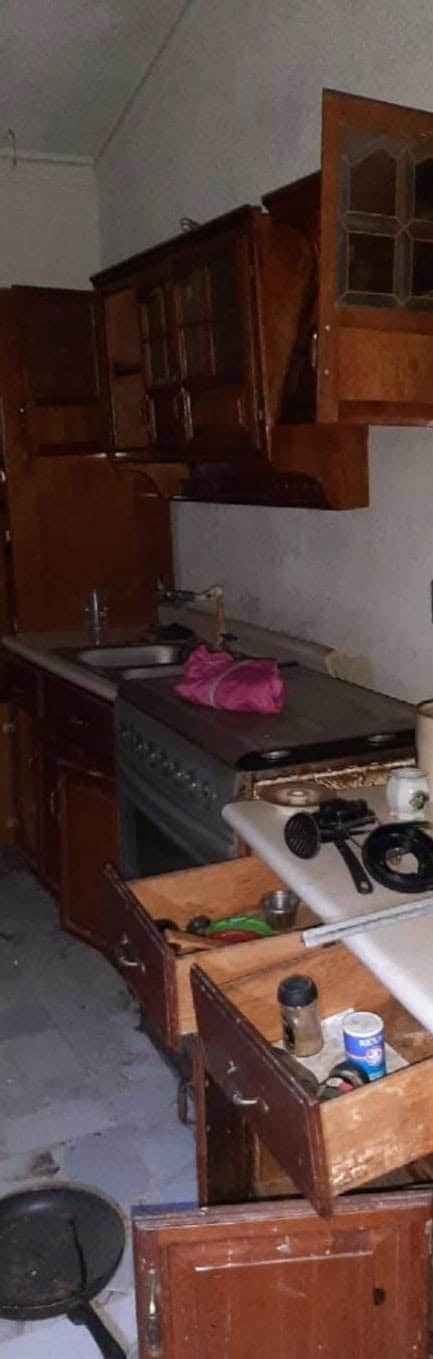 Saquen casa de pareja difunta
