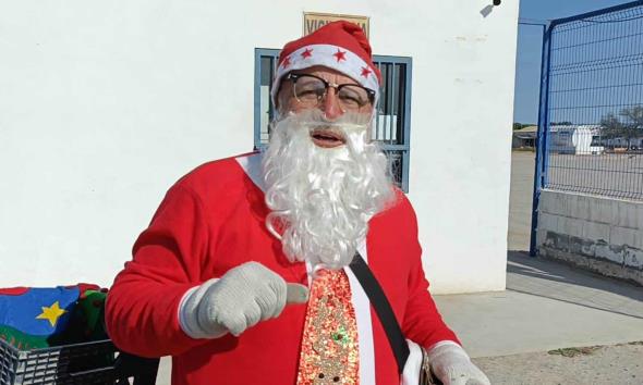 Pide ´Santa Claus´ apoyo a paisanos