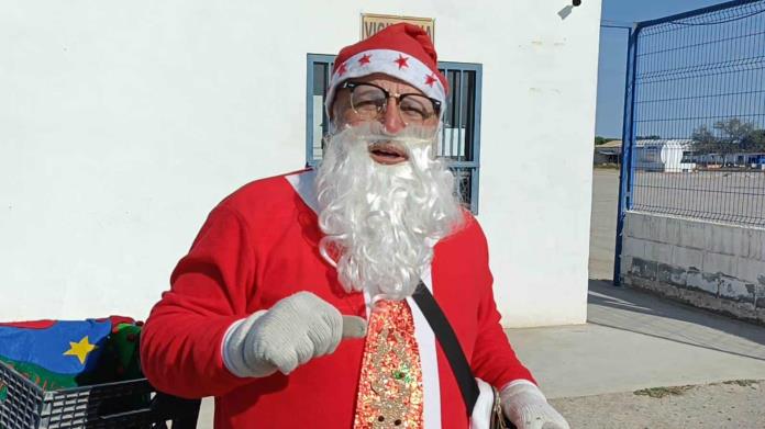 Pide ´Santa Claus´ apoyo a paisanos Pide ´Santa Claus´ apoyo a paisanos