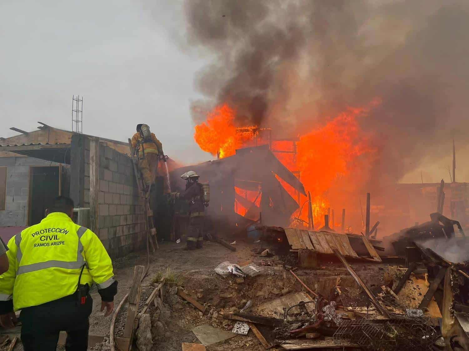 Se incendian tejabanes en la colonia Urbivilla