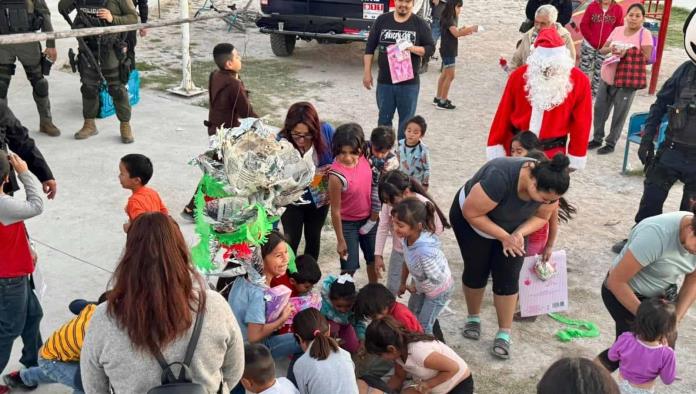 Posada navideña llena de alegría a la colonia Manantiales en Nava