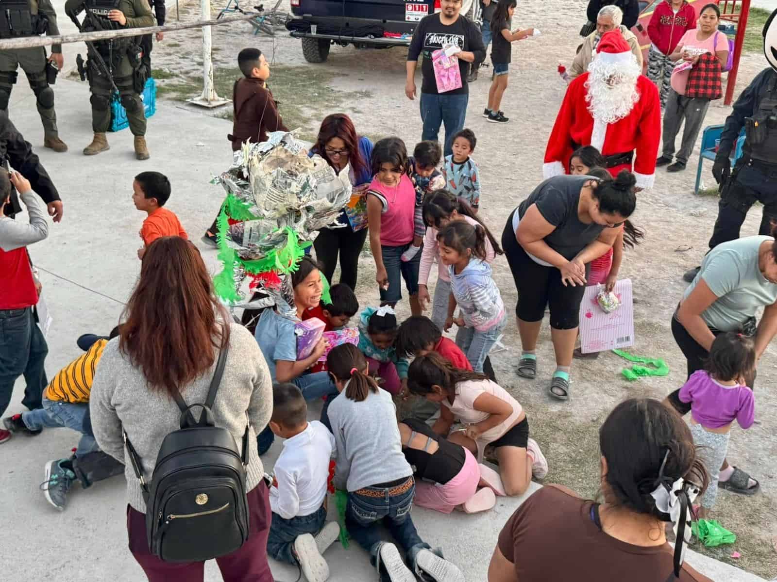 Posada navideña llena de alegría a la colonia Manantiales en Nava