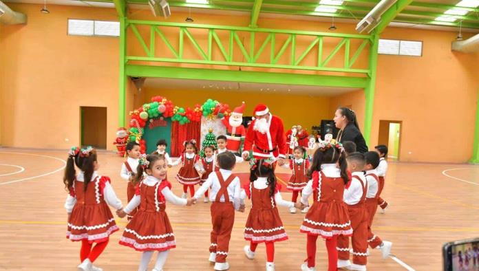 Festival Navideño llena de alegría al Jardín de Niños Estefanía Castañeda