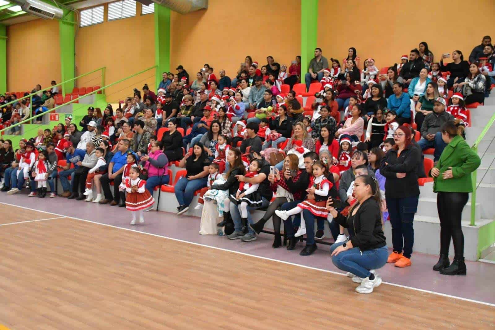 Festival Navideño llena de alegría al Jardín de Niños Estefanía Castañeda